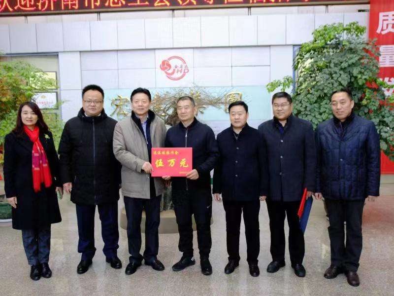 济南市总工会常务副主席傅金峰到中国玩球官方网集团走访慰问