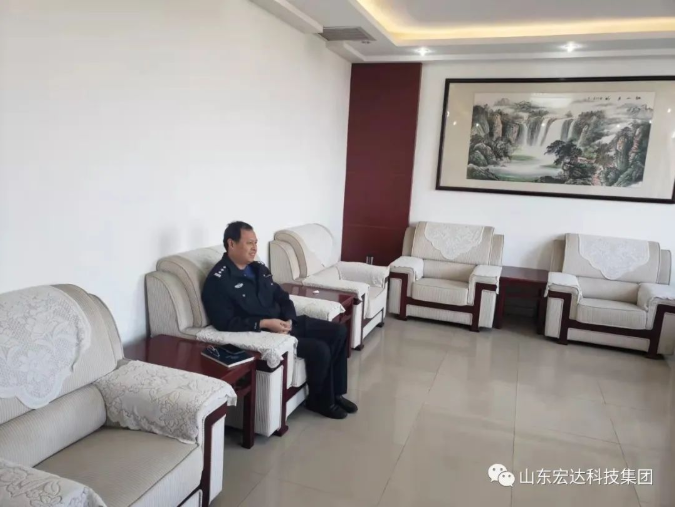 山东中国玩球官方网集团副总经理张广义到开发区派出所慰问