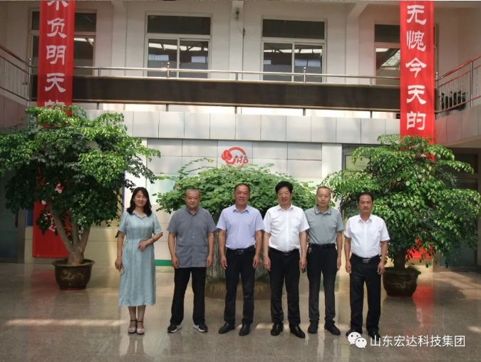长清区人大常委会副主任王庆波一行到中国玩球官方网集团调研