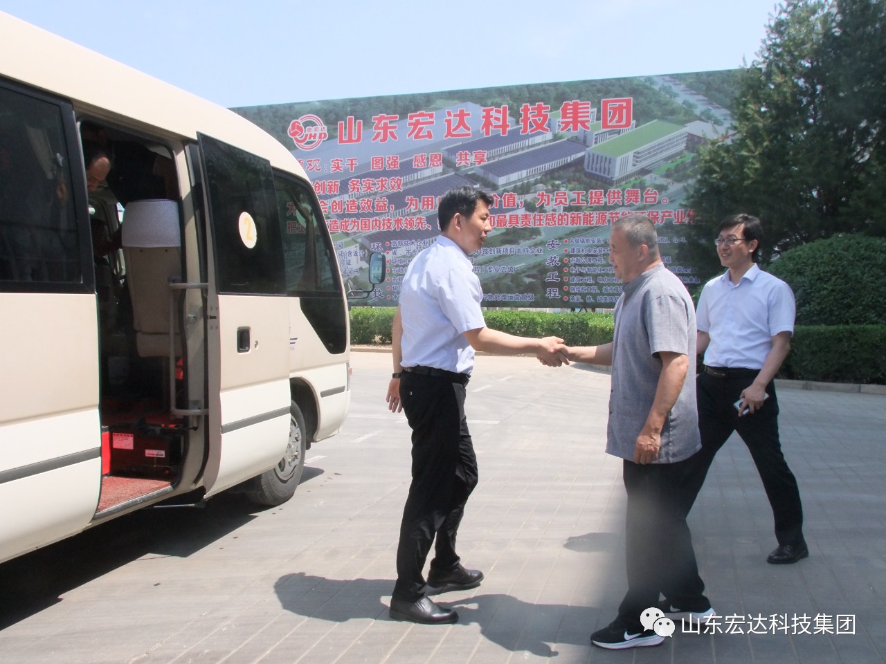 【集团简讯】长清区委副书记、区长王士强一行到中国玩球官方网集团调研